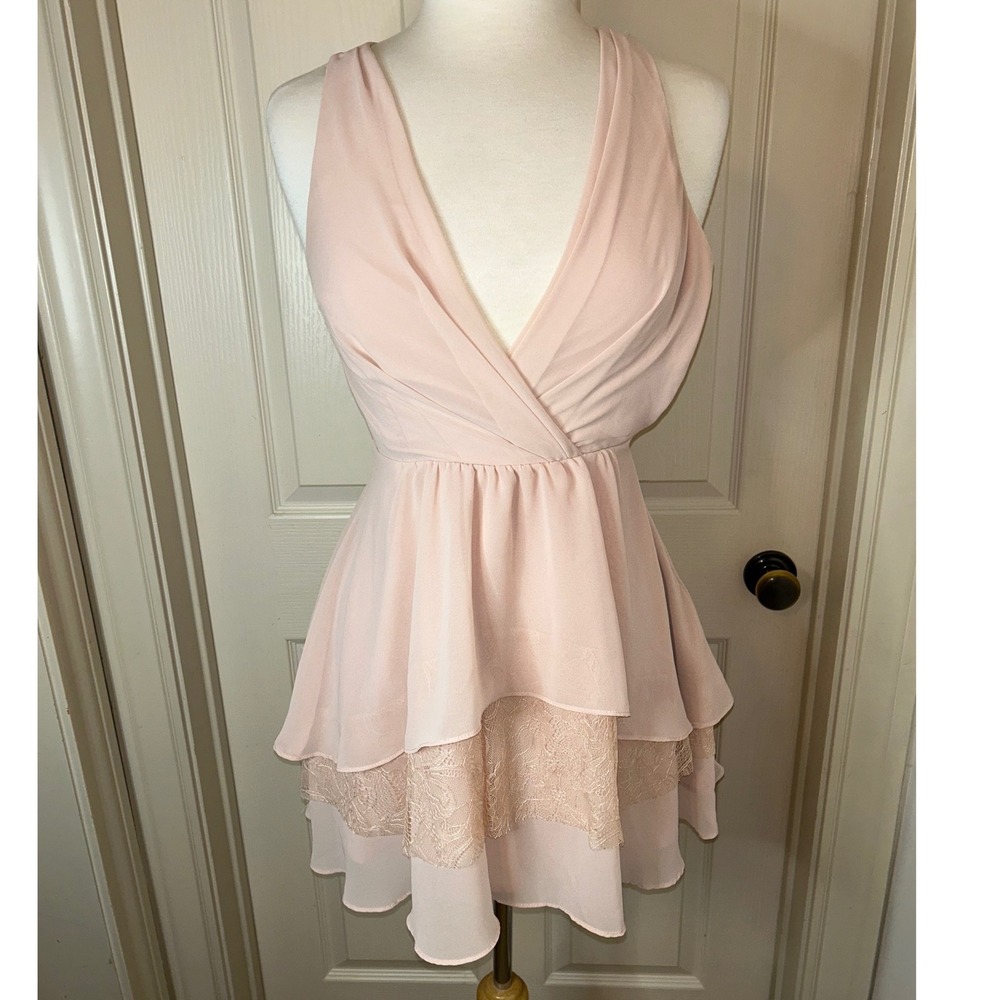 BCBGeneration Pink Mini Dress‎ V-Neck Sleeveless Lace Detail Size 0